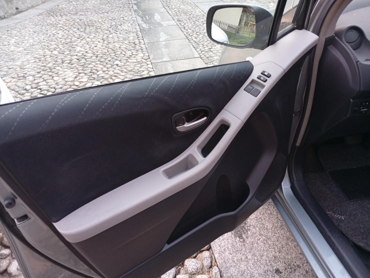 Toyota Yaris 1.0 5 porte AUTOMATICA