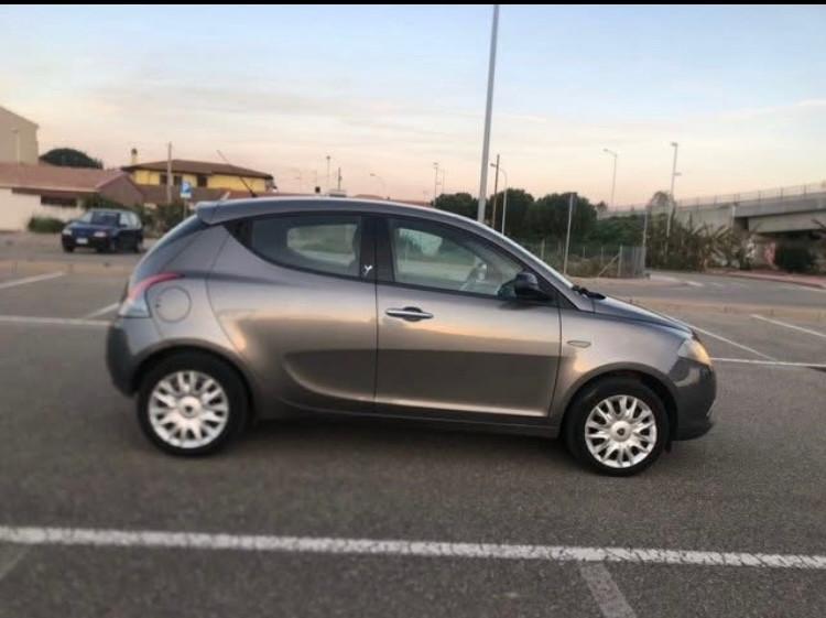 Lancia Ypsilon 1.2 69 CV Unyca