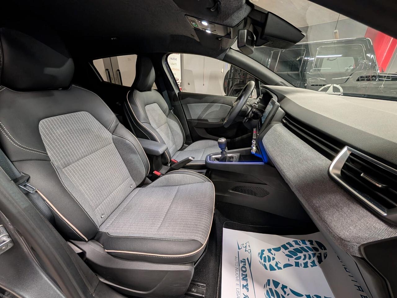 Renault Clio TCe 90 CV 5 porte TECNO FINANZIABILE