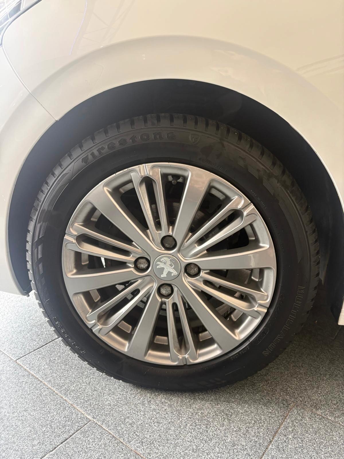 Peugeot 208 PureTech 82 5p. GPL Active