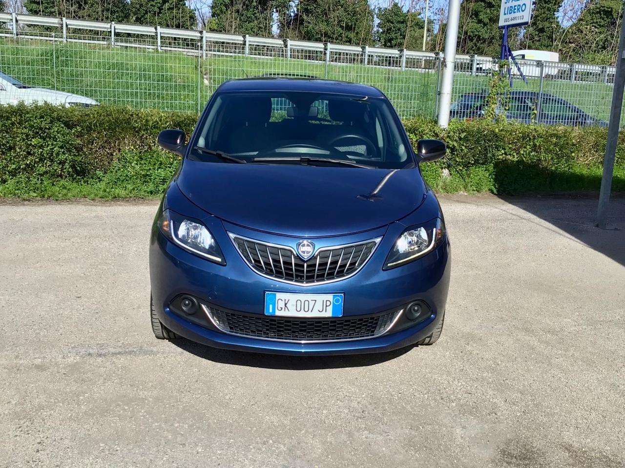 Lancia Ypsilon 1.0 70Cv FireFly 5 porte Hybrid Silver