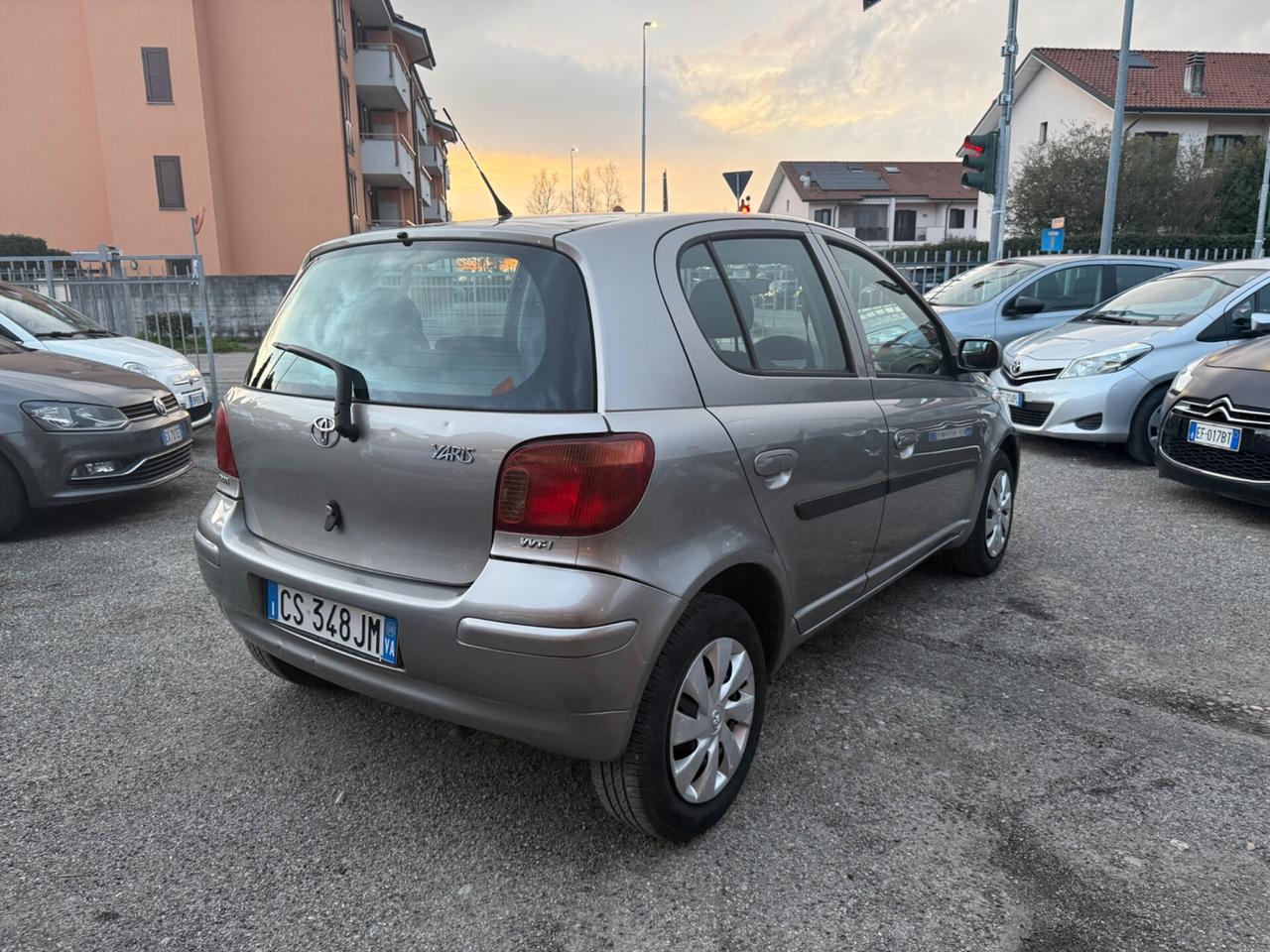 Toyota Yaris 1.0i 16V cat 5 porte Sol