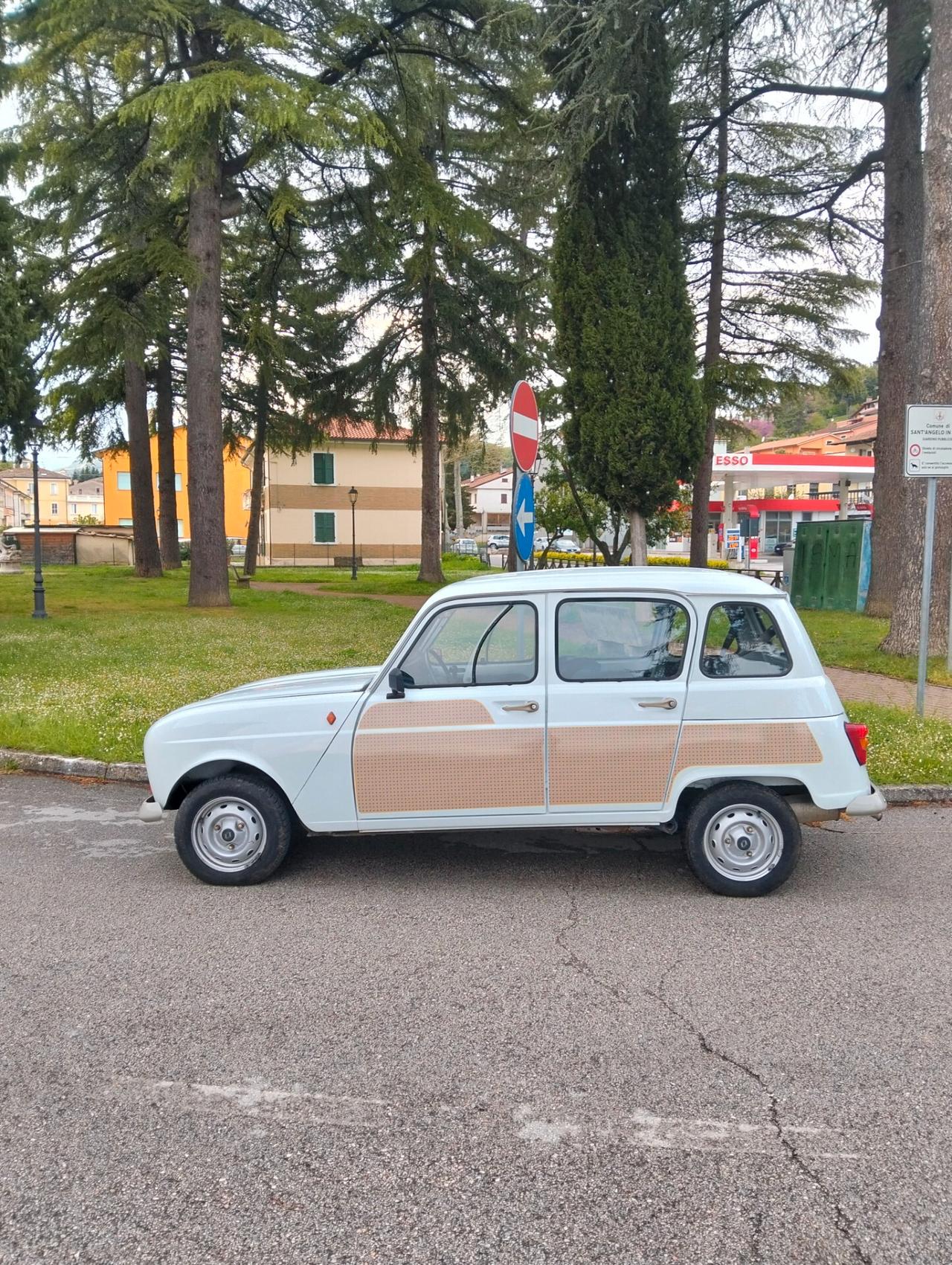 RENAULT 4