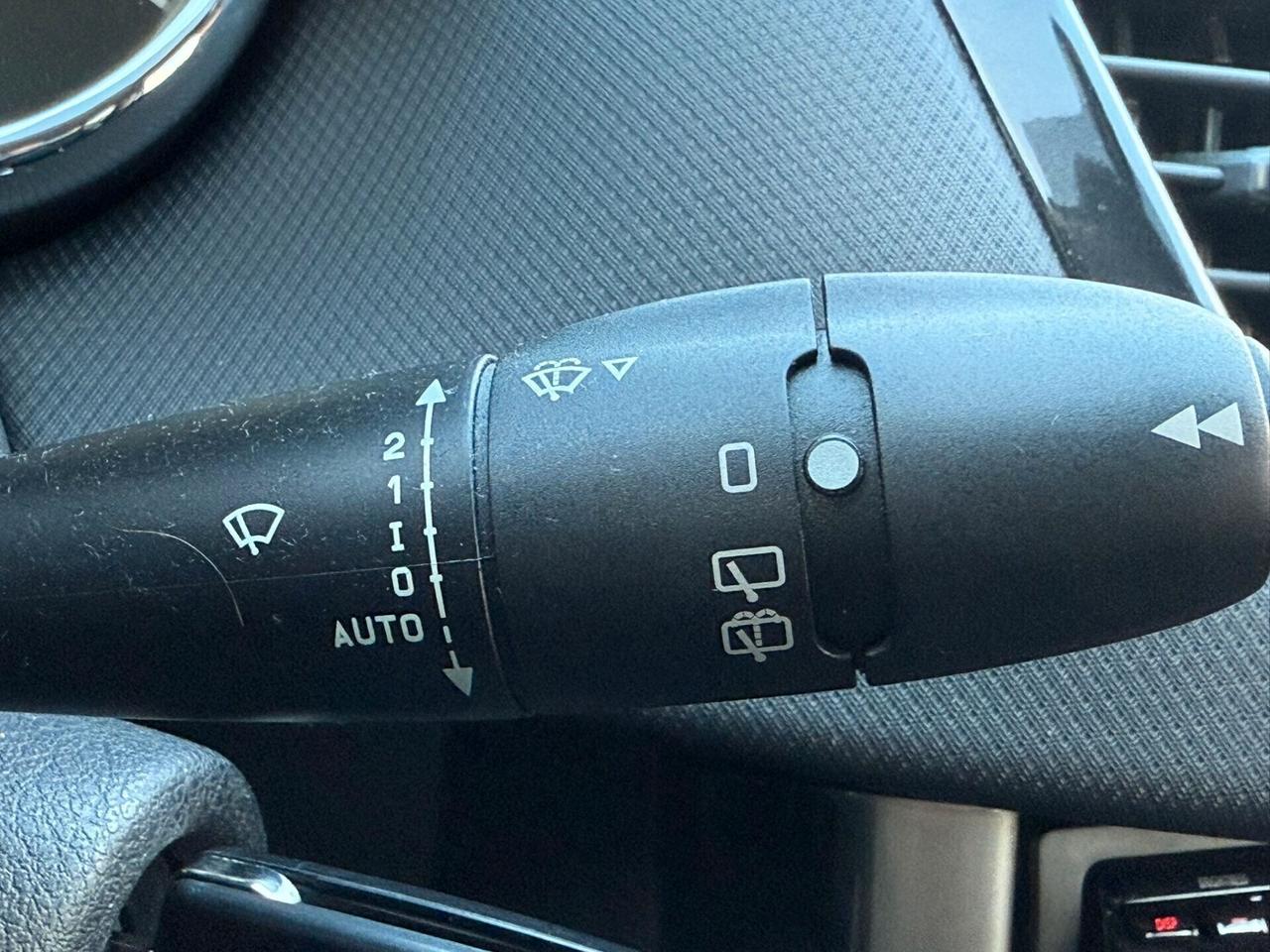 Peugeot 207 5p 1.4 95 CV 74.900 KM