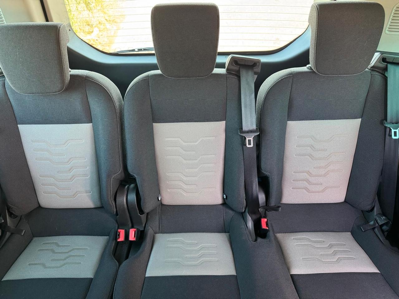 Ford Tourneo Custom 8 posti allestimento Titanium