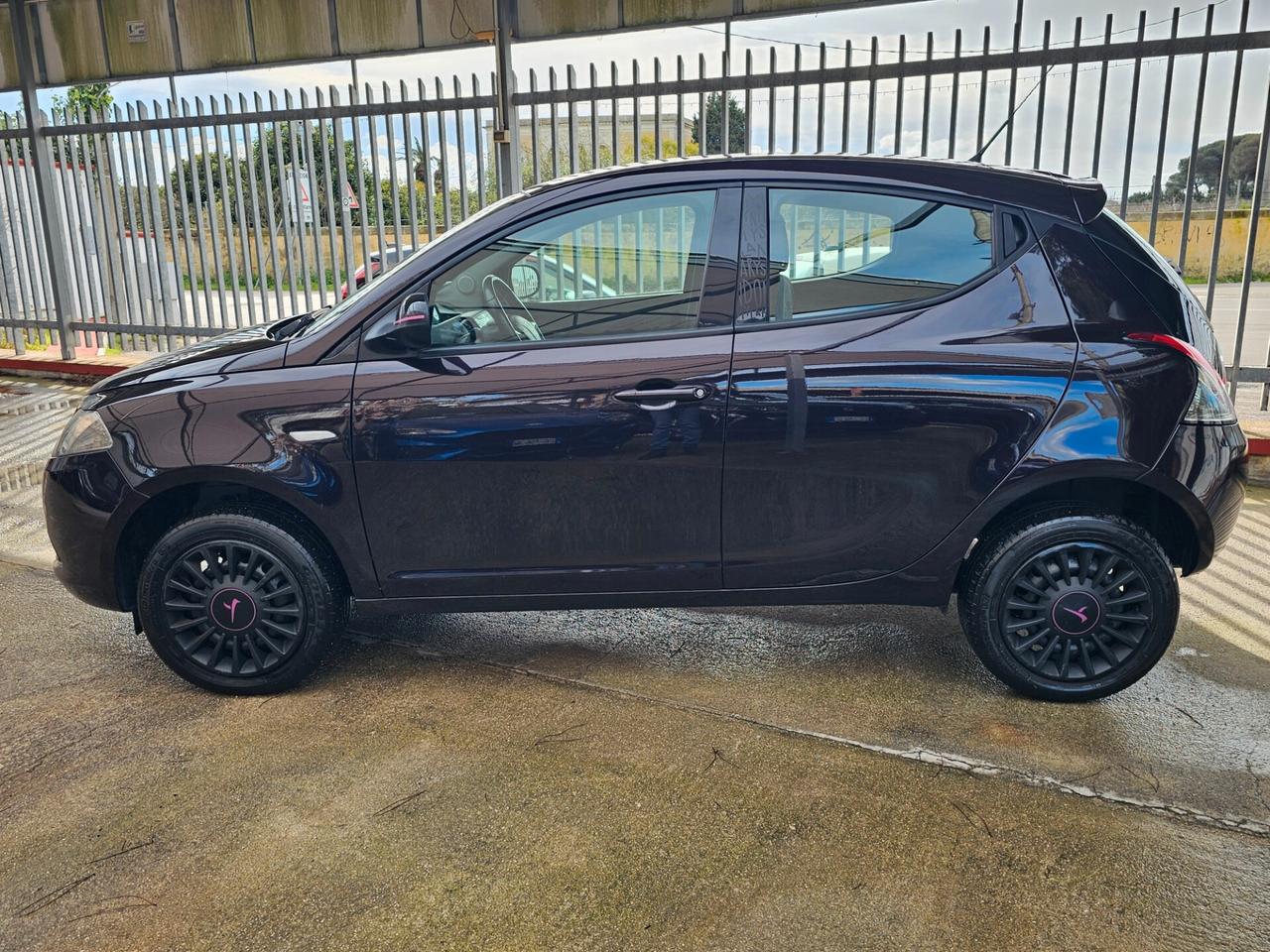 Lancia Ypsilon 5 porte Metano Ecochic Elefantino