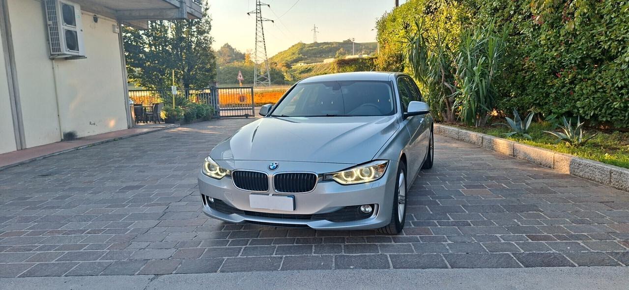 BMW 318D TOURING LUXURU CON CAMBIO AUTOMATICO