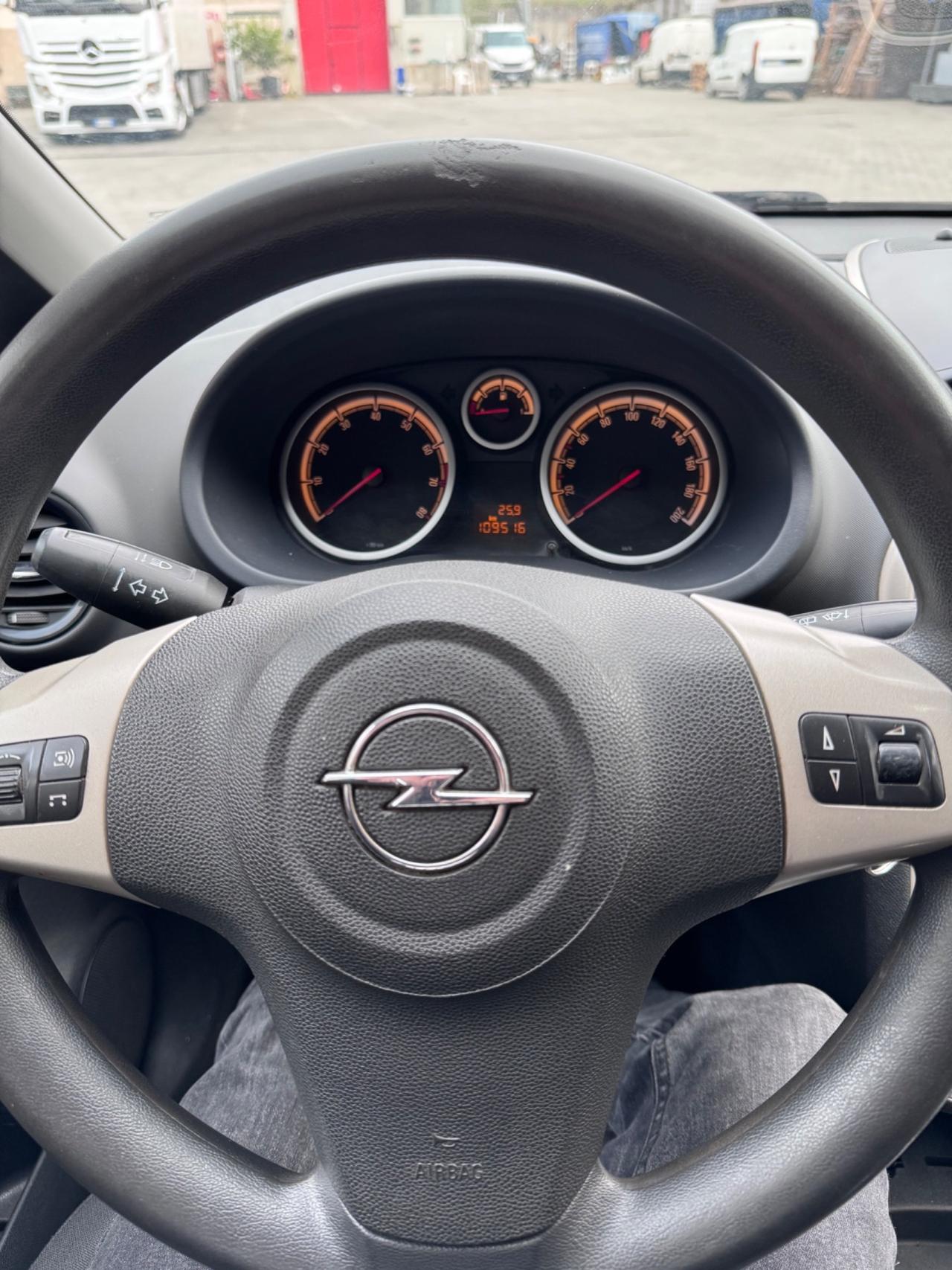 Opel Corsa 1.2 3 porte Sport