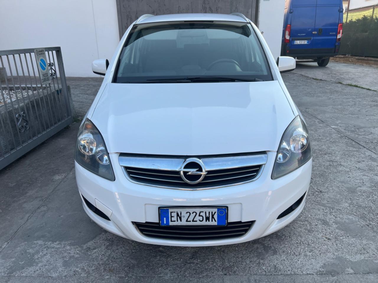 Opel Zafira 1.6 TURBO METANO 2029 7 POSTI 2013
