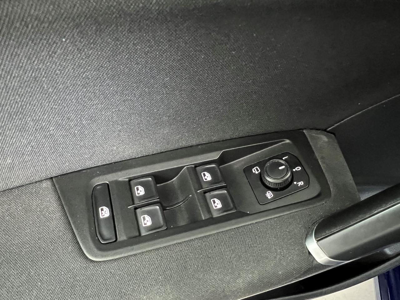VOLKSWAGEN Touran III 2015 Touran 2.0 tdi Business dsg