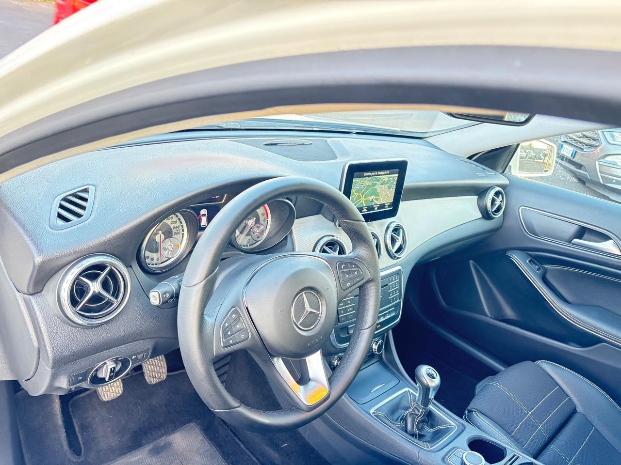 Mercedes-benz GLA 180 d Premium