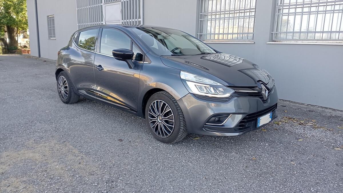 Renault Clio 1.5 dci Moschino Zen -