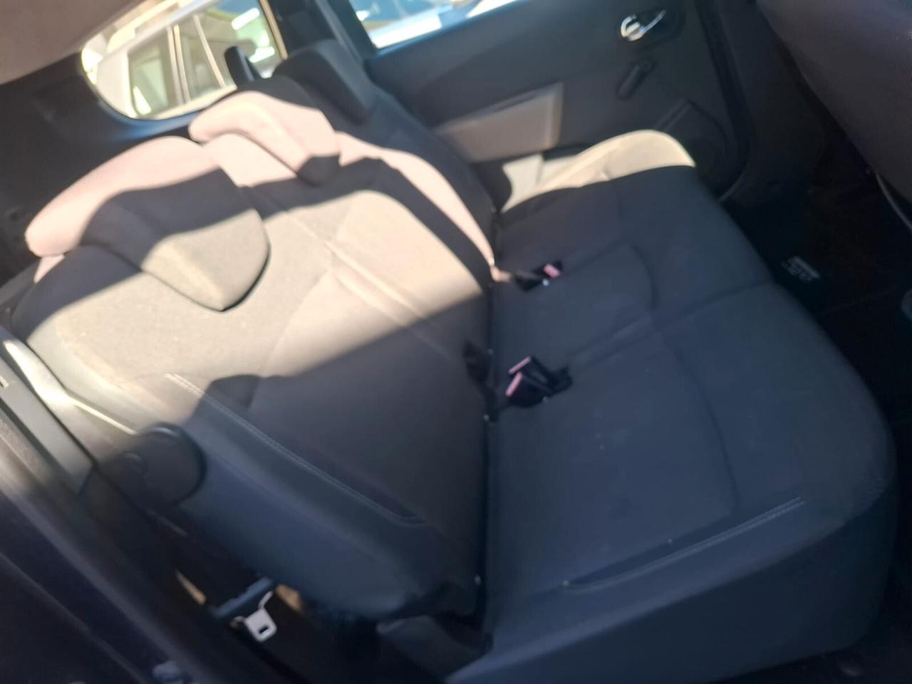 Dacia Lodgy 1.6 8V 85CV 5 posti Lauréate (60Kw)