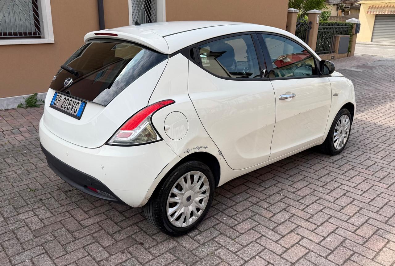 Lancia Ypsilon 1.2 69 CV Ok Neopatentati