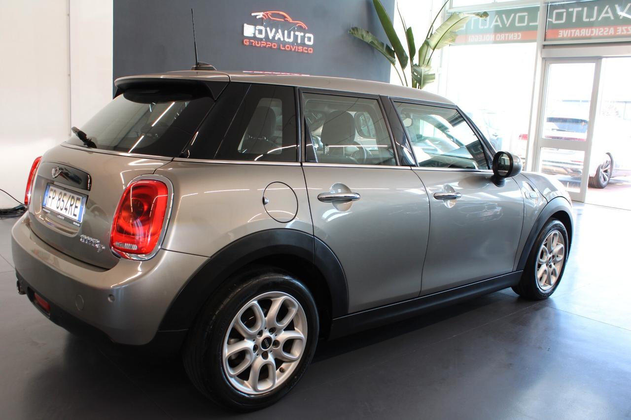 Mini Cooper D IV F55 2018 5p 1.5 Business auto