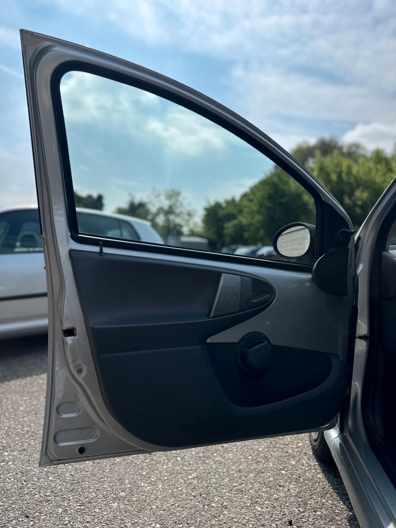 Toyota Aygo 1.0 50kW Benz 5p *SOLO 40.000 km UNICO*