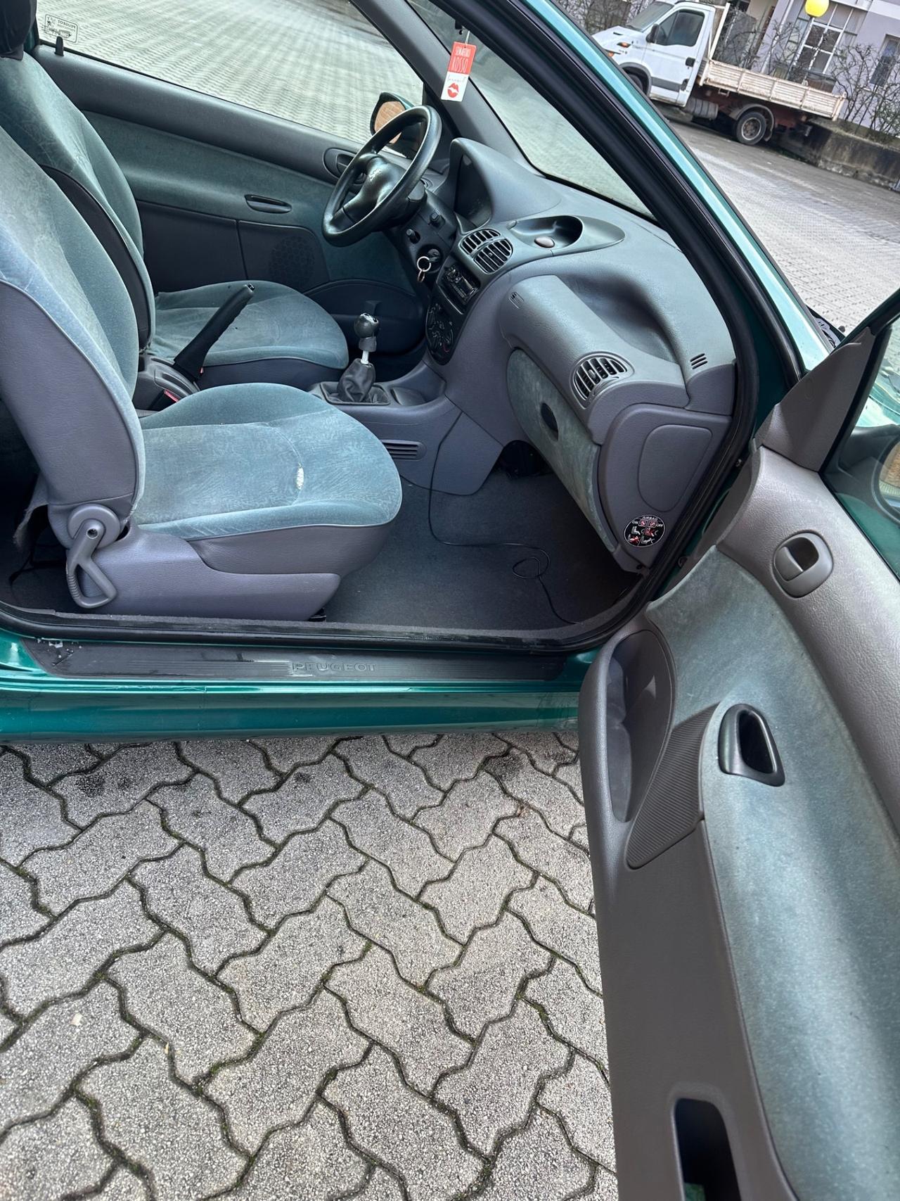 Peugeot 206 1.1 3p. XR