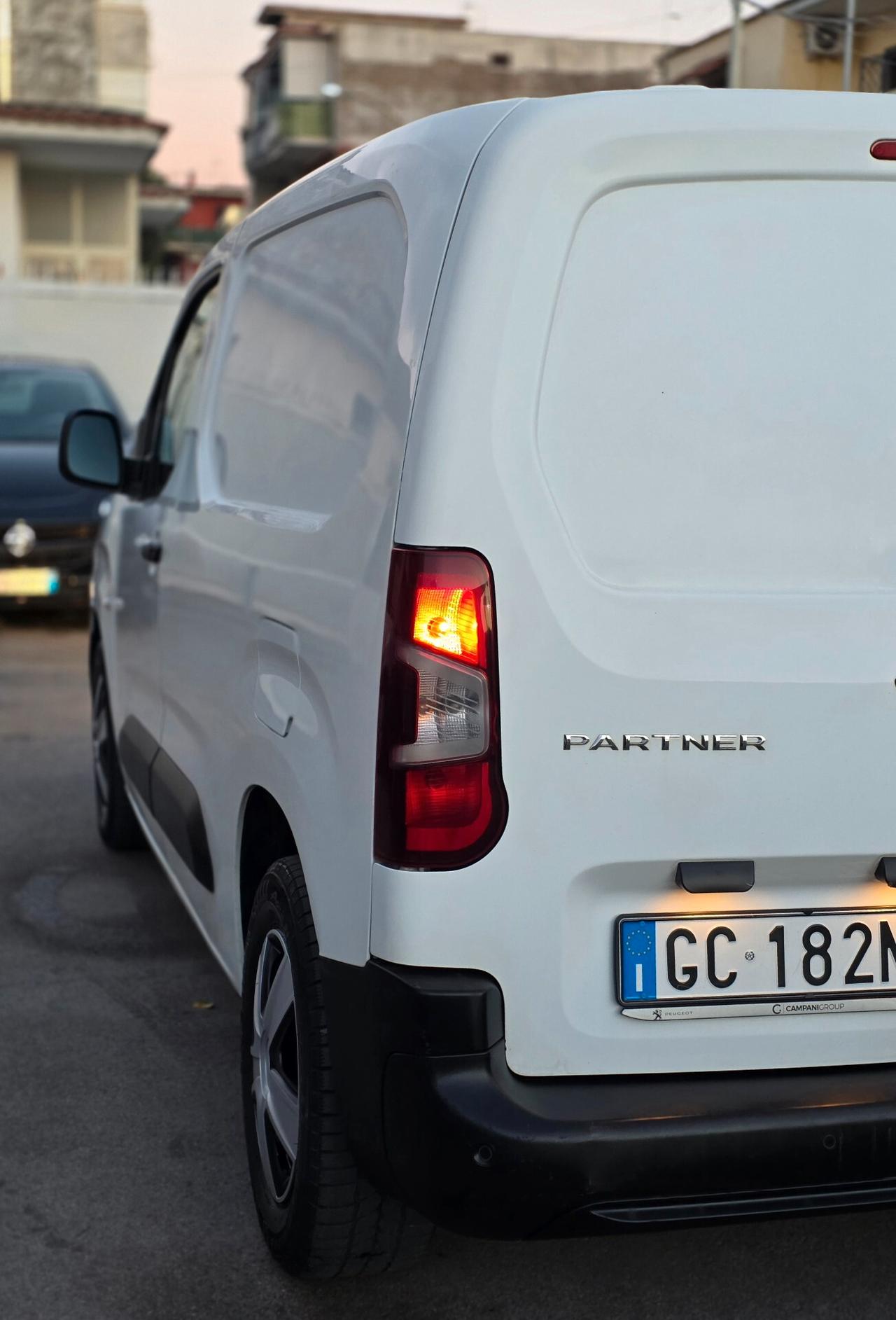 Peugeot Partner BlueHDi 100 S&S PC Furgone Pro