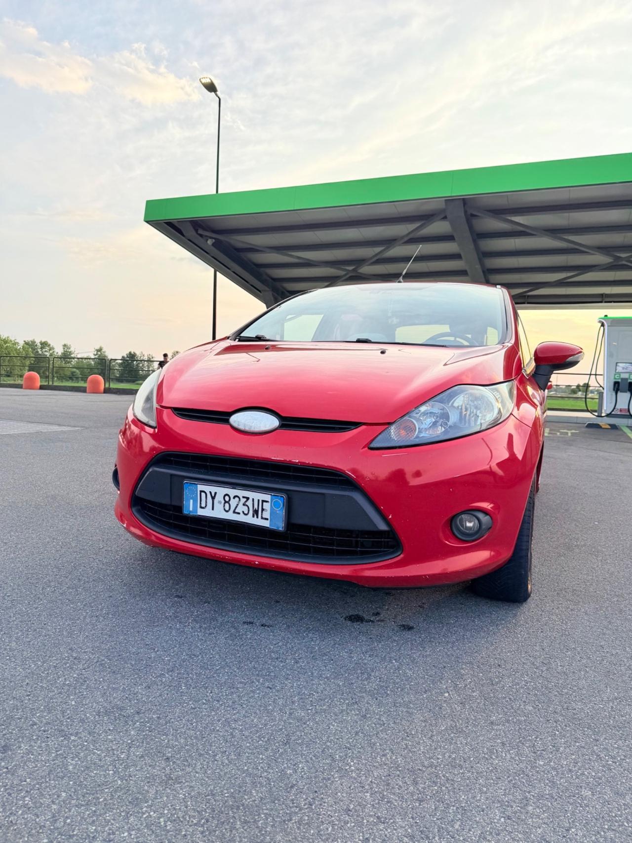 Ford Fiesta 1.4 5 Porte Motore NUOVO