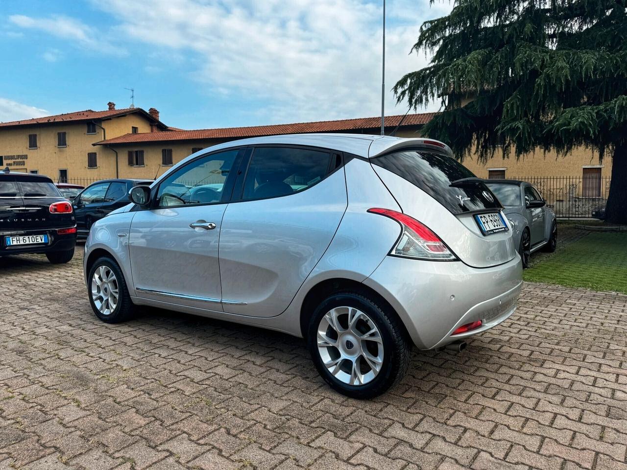 Lancia Ypsilon 1.2 69 CV 5 porte Platinum OK NEOPATENTATI