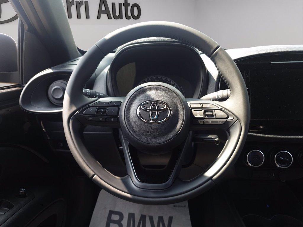 TOYOTA Aygo x 1.0 active 72cv del 2025