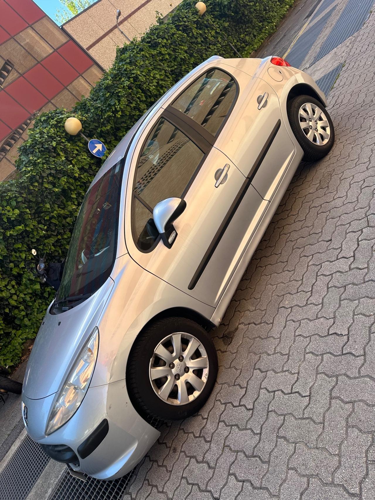 Peugeot 207 1.4 88CV 5p. ONE Line