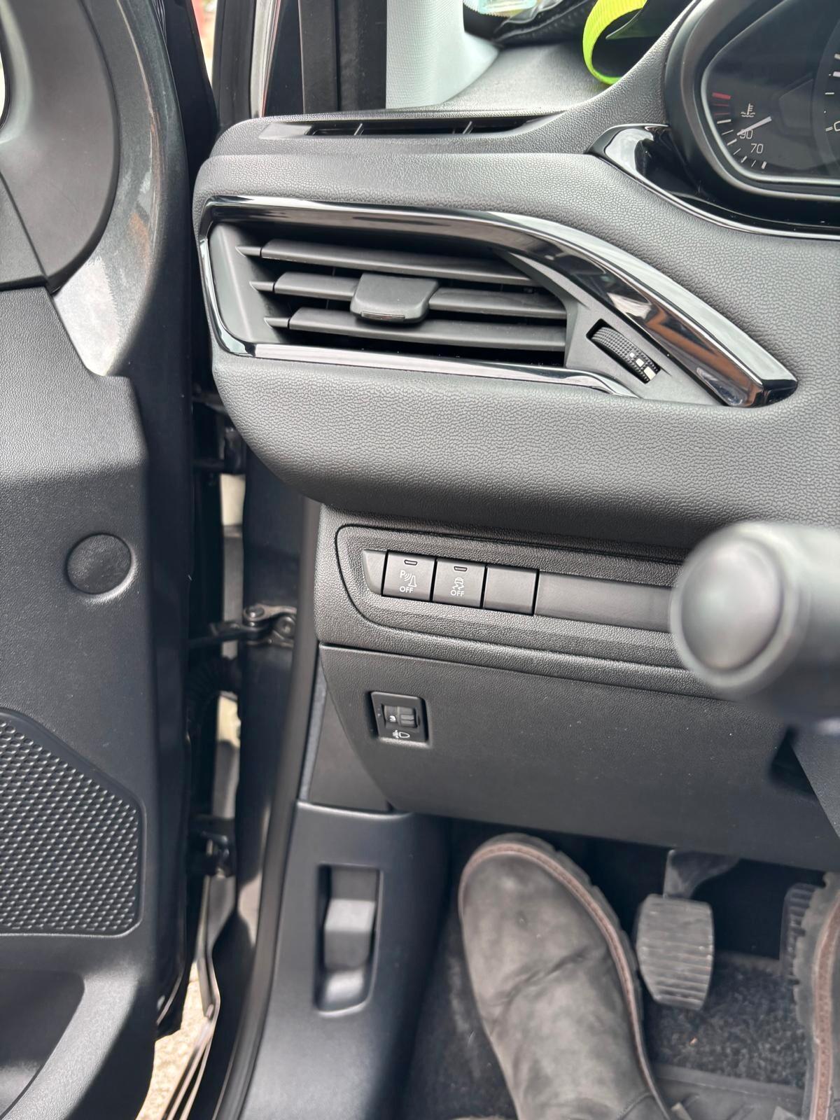 Peugeot 208 BlueHDi 75 5 porte Allure