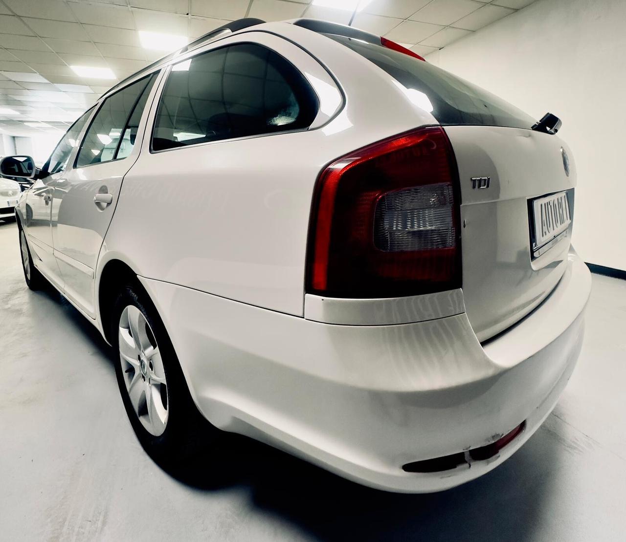 Skoda Octavia 1.6 TDI CR F.AP. DSG Wagon Ambition