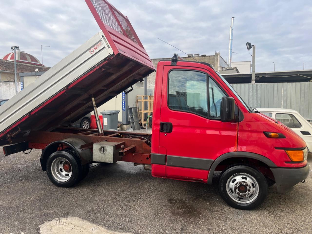Iveco Daily 35 c 9 ribaltabile trilaterale Unipro 2000