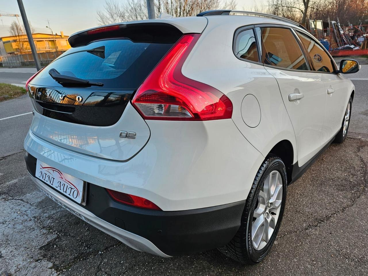 Volvo V40 2.0 D2 120cv Cross Country*Geartronic*Business*Navi*Pdc*Euro6*