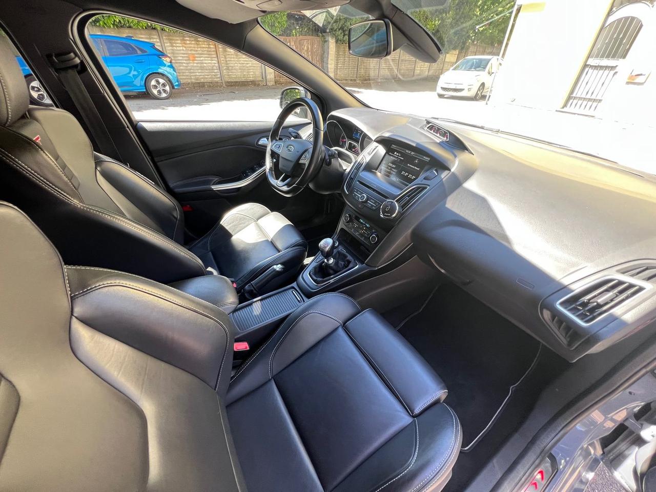 Ford Focus ST 2.0 EcoBoost 250 CV #10875