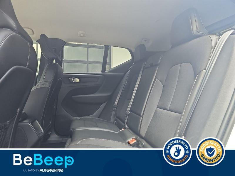Volvo XC40 2.0 D4 MOMENTUM PRO AWD GEARTRONIC MY21