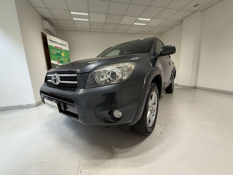 Toyota RAV4 RAV4 Crossover 2.2 d-cat Luxury 177cv