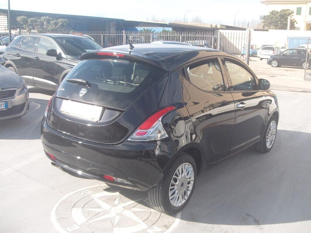 Lancia Ypsilon 1.2 69 CV Gold - 2016
