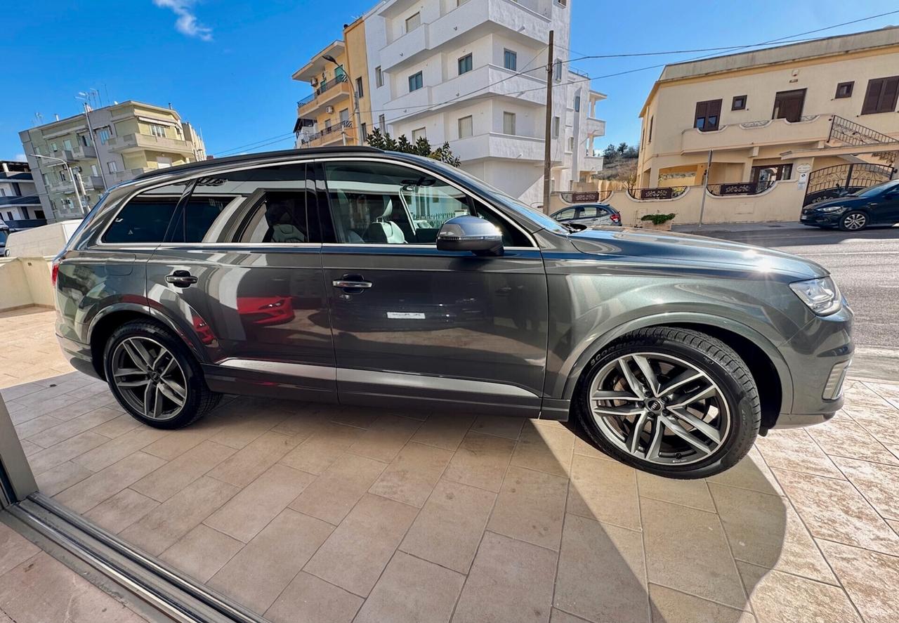 Audi Q7 e-tron 3.0 TDI quattro tiptronic Business Plus