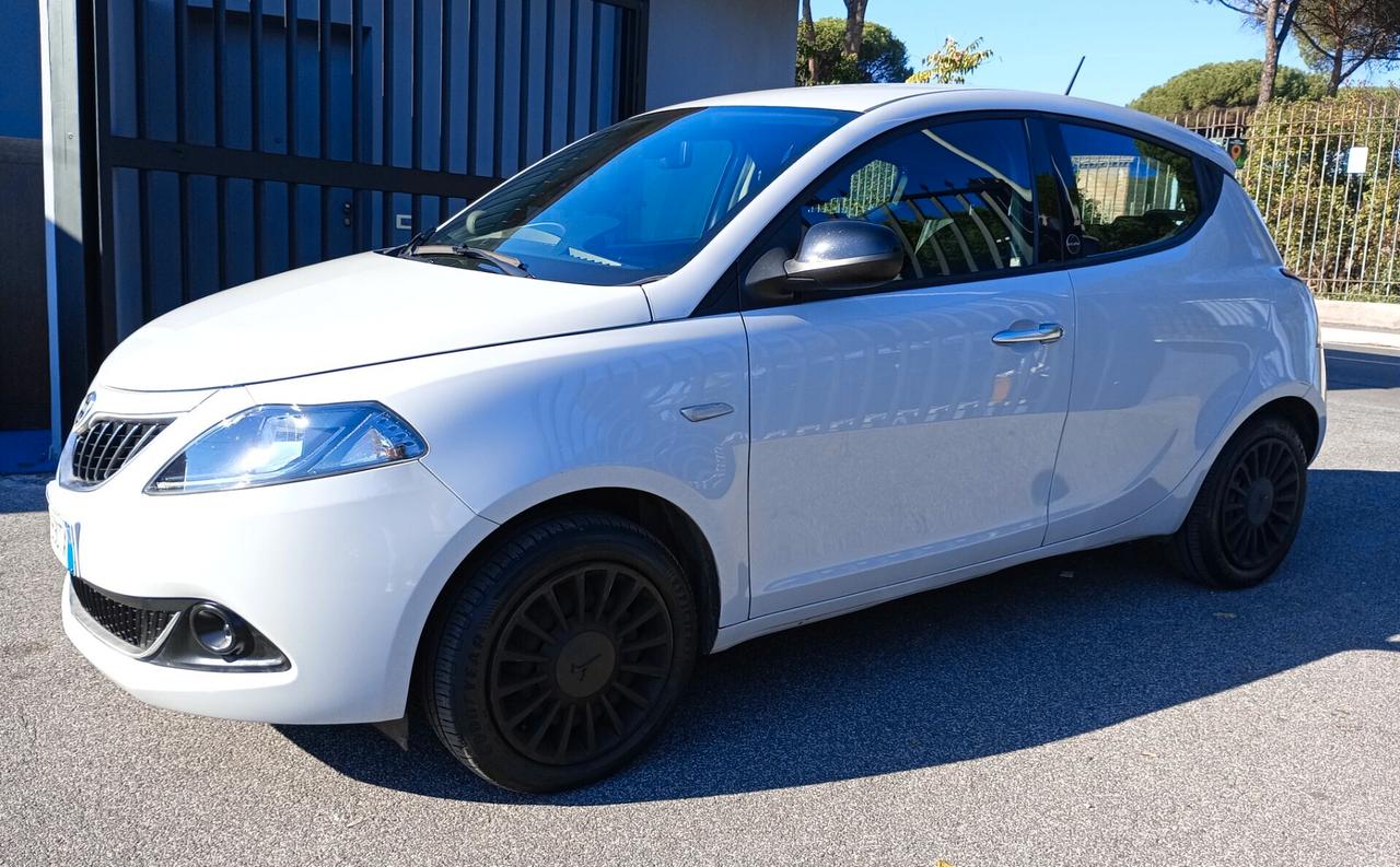 Lancia Ypsilon 1.0 FireFly 5 porte S&S Hybrid Ecochic UnYca