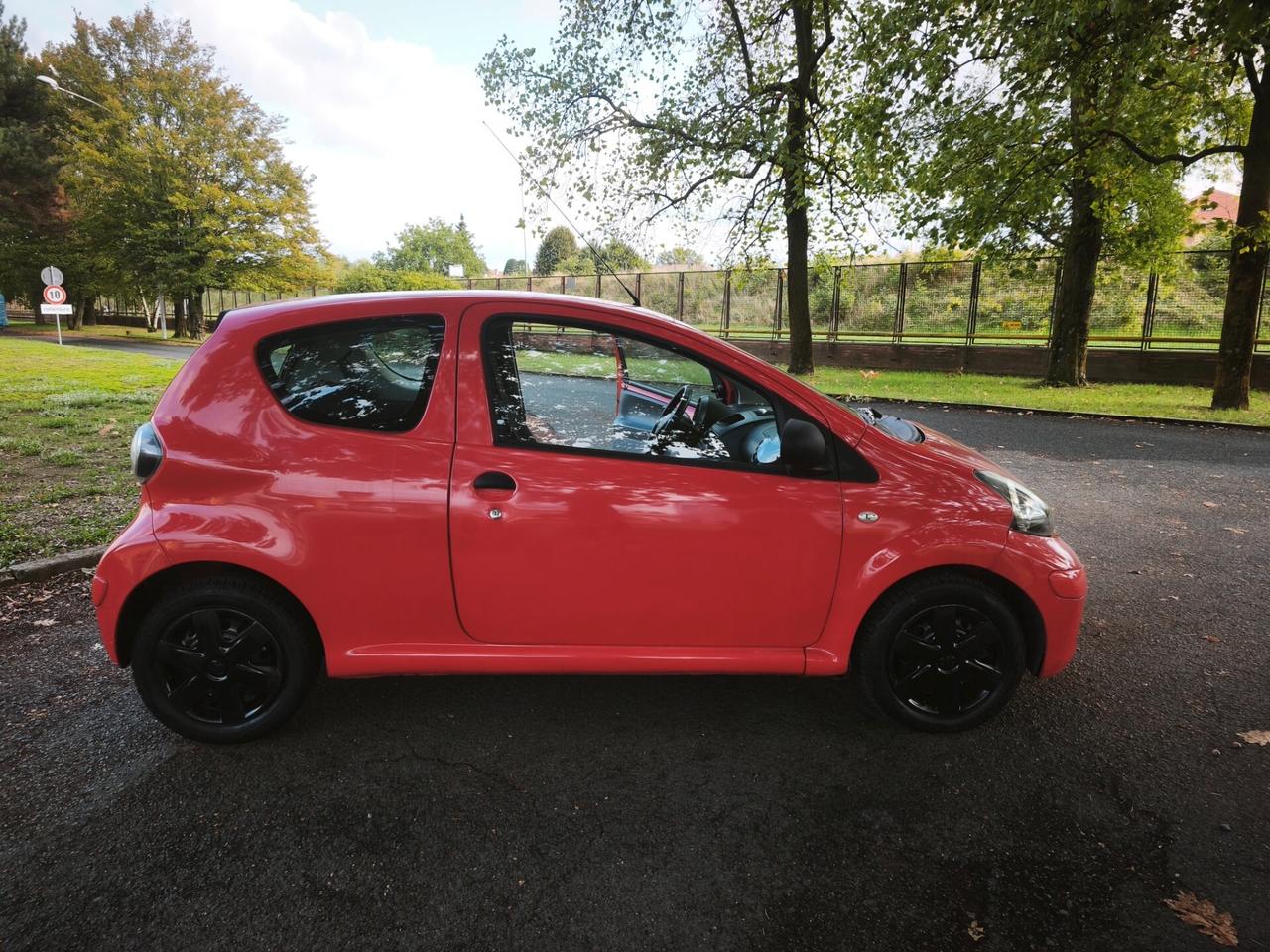 Toyota Aygo 1.0 12V VVT-i 3 porte Sol Connect Red Edition