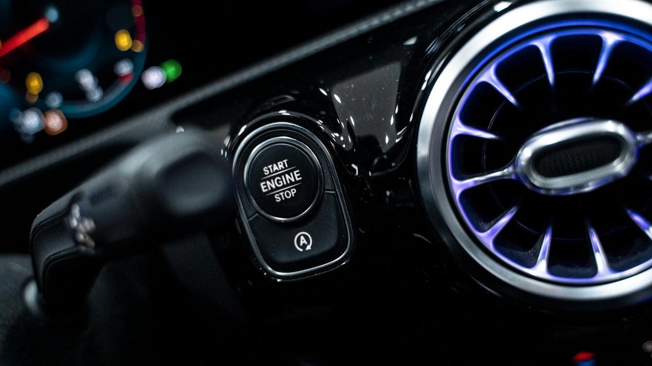 Mercedes-benz A 180 D PREMIUM PLUS AMG TETTO PACK LUCI MULTIBEAM FULL