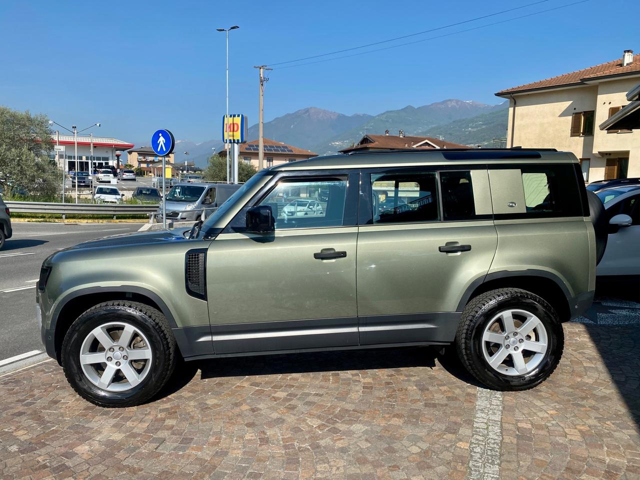 Land Rover Defender 110 2.0 SD4 AWD Auto 7 POSTI