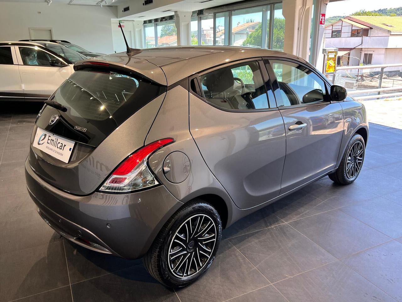 Lancia Ypsilon 1.0 FireFly 5 porte S&S Hybryd Gold