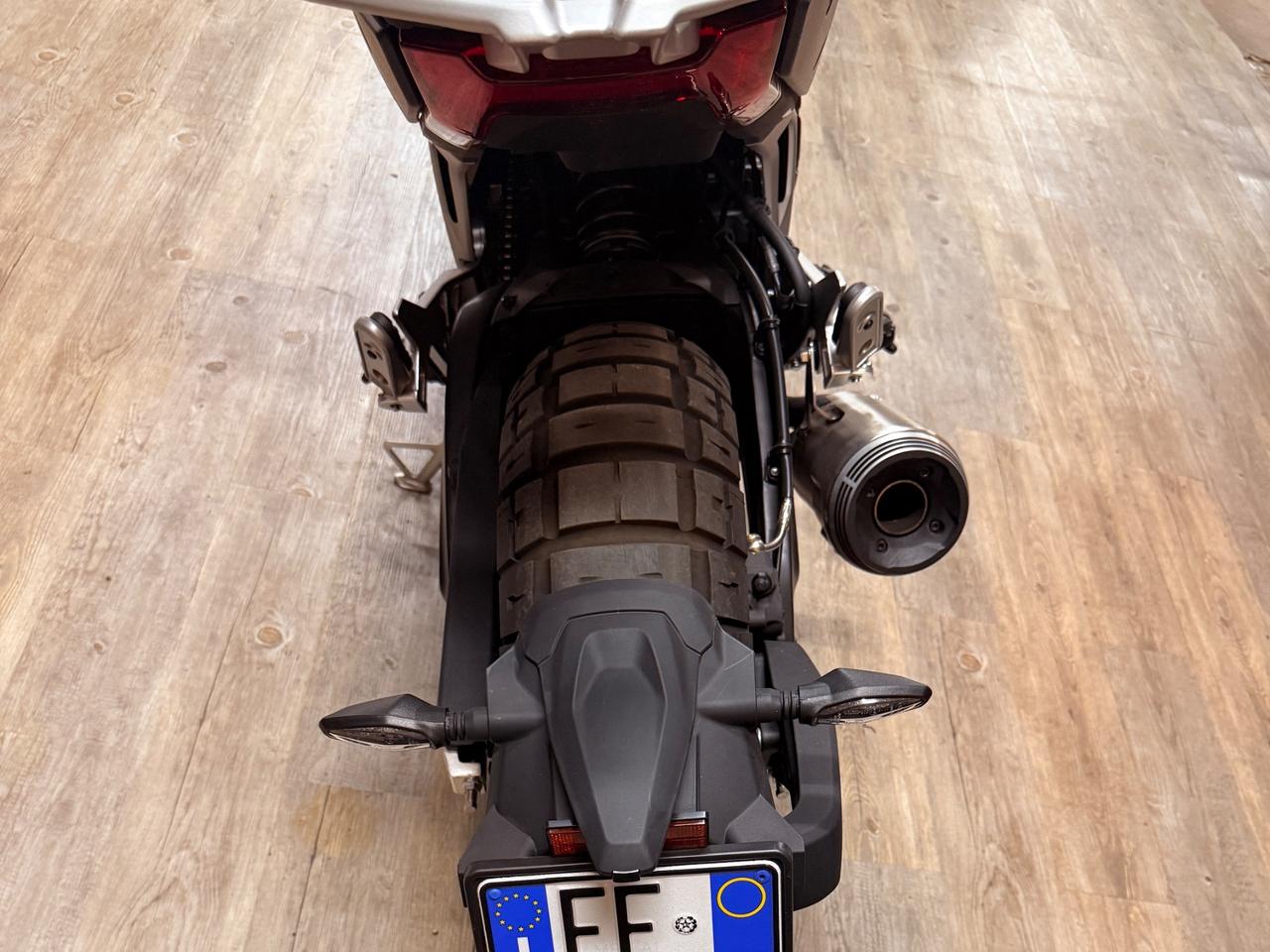 MERAVIGLIOSA CF-MOTO CON SOLI 2332 KM UNICO PROPRIETARIO