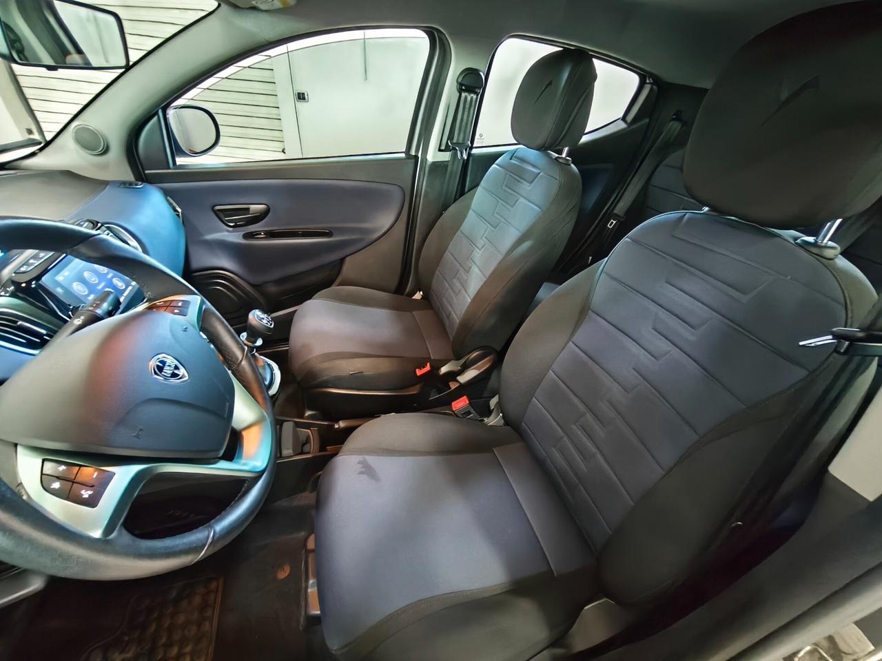 Lancia Ypsilon 1.0 FireFly 5 porte S&S Hybrid Gold Plus