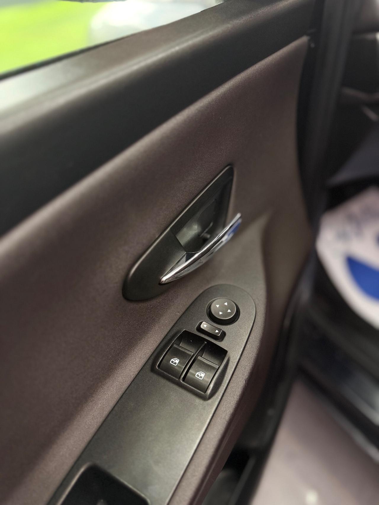 Lancia Ypsilon 0.9 Gpl 85cv Automatica 2012