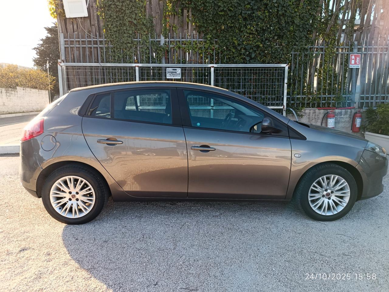 Fiat Bravo 1.6 MJT 120 CV DPF Active £3500 vista e piaciuta £4500 CON GARANZIA