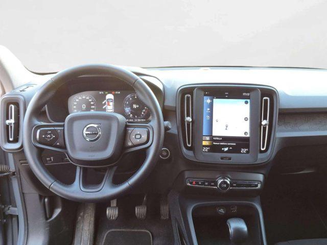 VOLVO XC40 T2 MOMENTUM CORE MANUALE