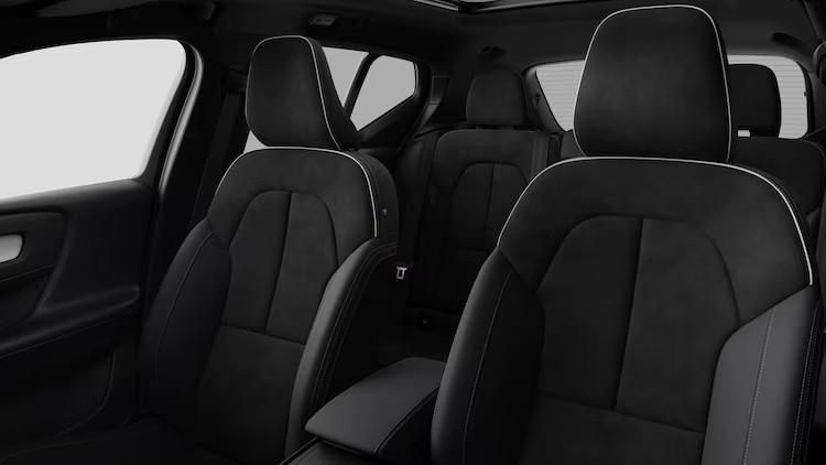 VOLVO XC40 ULTRA BLACK EDITION B4 AUTO PREZZO PROMO FINO AL 31/12/2025