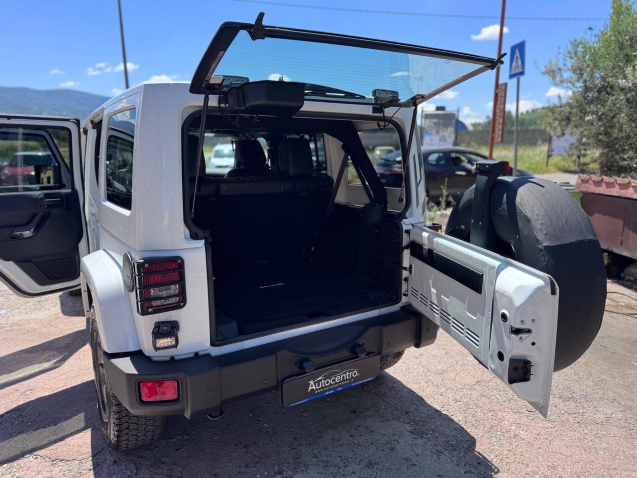 Jeep Wrangler Unlimited 2.8 CRD DPF Sahara Auto