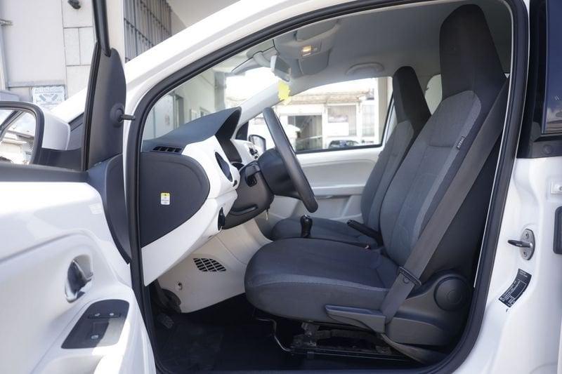 Volkswagen up! Volkswagen up! 1.0 5p. move up! 44KW ANNO 2013