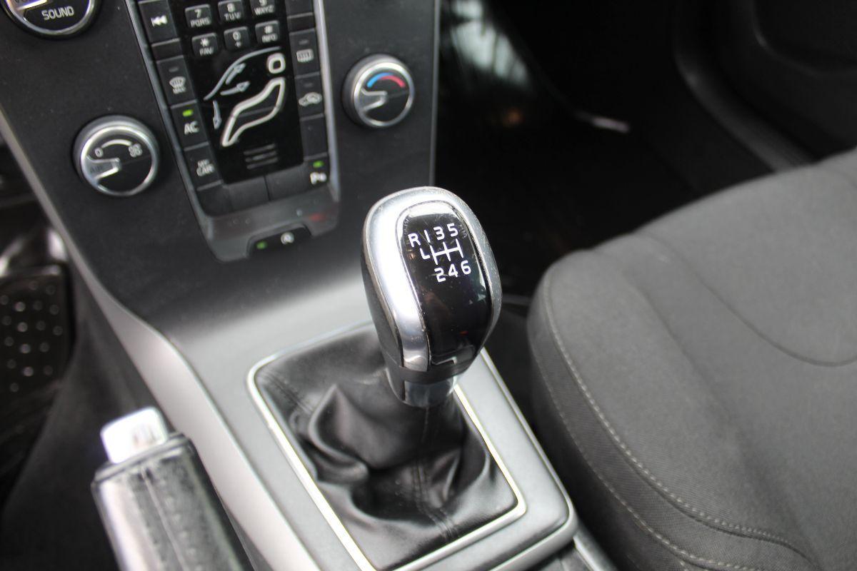 VOLVO - V40 - D2 R-design Kinetic