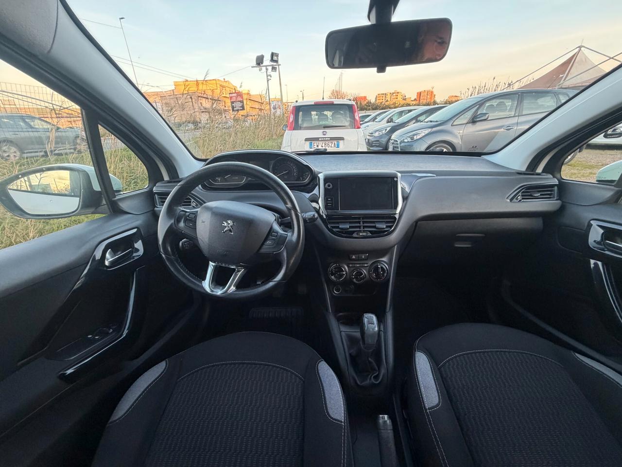 PEUGEOUT 208 1.2 PURETECH 82CV 2015 ADATTA NEOPATENTATI